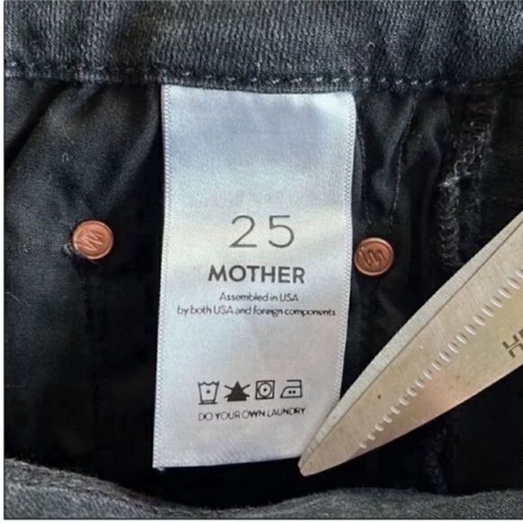 Mother Denim Looker Ankle Fray Crop Jeans in Guilty As Sin - Picture 11 of 11